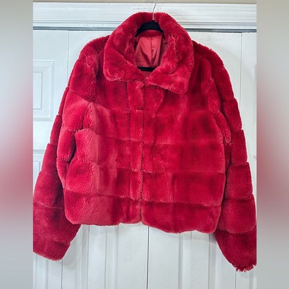 For @veramcgriff74 Luxurious Red Faux Fur Jacket - Picture 4 of 5